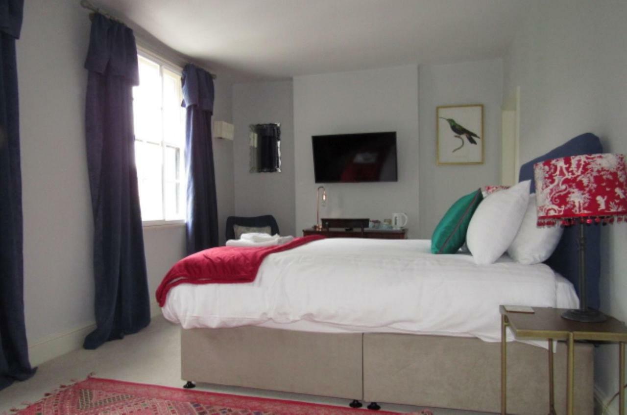 The Old Vicarage Hotel & Restaurant บริดจ์วอเตอร์ ภายนอก รูปภาพ A bedroom at The Swan