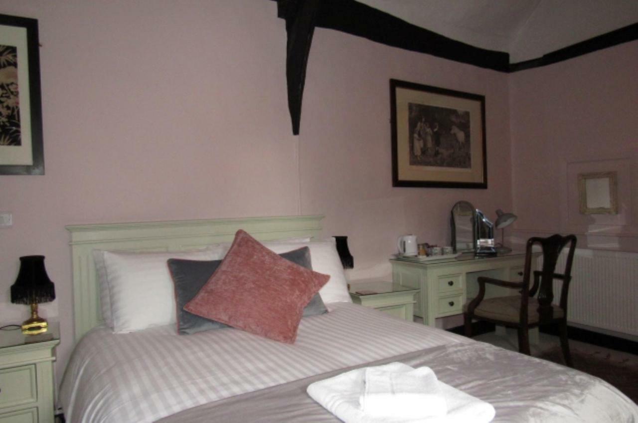 The Old Vicarage Hotel & Restaurant บริดจ์วอเตอร์ ภายนอก รูปภาพ A bedroom at the hotel