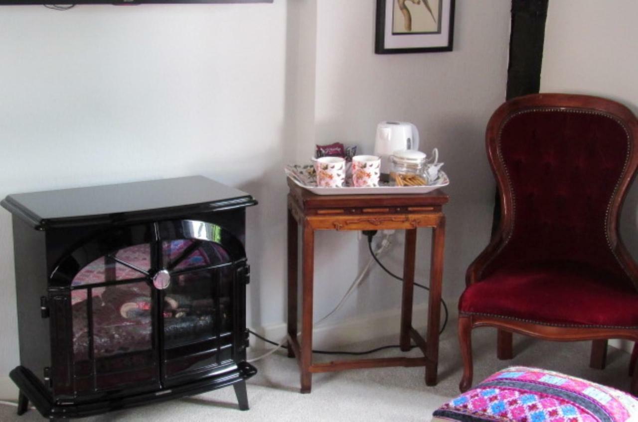 The Old Vicarage Hotel & Restaurant บริดจ์วอเตอร์ ภายนอก รูปภาพ A tea table